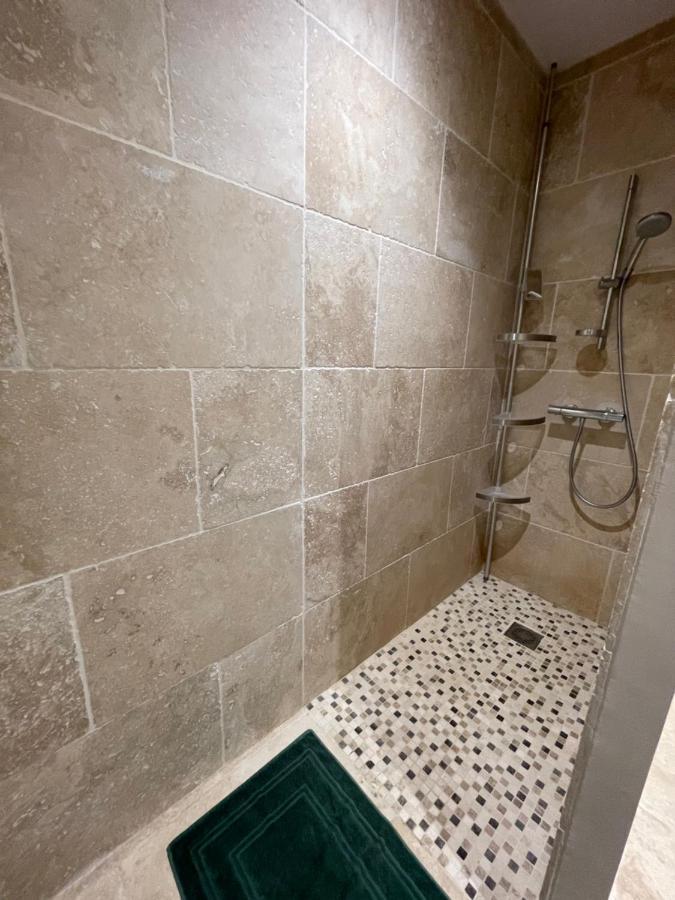 Petite Maison Pres Du Centre LʼIsle-sur-la-Sorgue Eksteriør billede