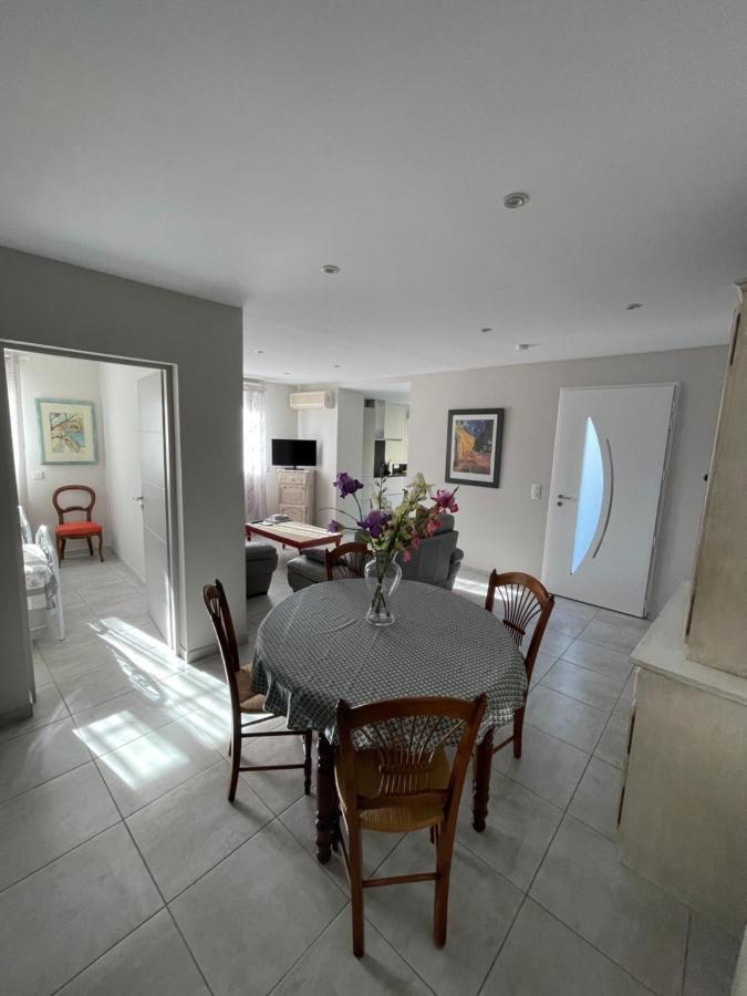 Petite Maison Pres Du Centre LʼIsle-sur-la-Sorgue Eksteriør billede