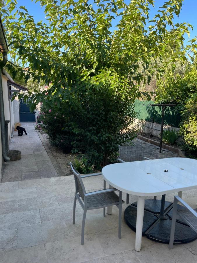 Petite Maison Pres Du Centre LʼIsle-sur-la-Sorgue Eksteriør billede