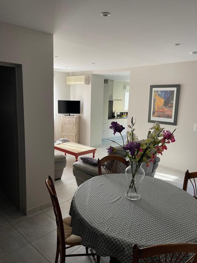 Petite Maison Pres Du Centre LʼIsle-sur-la-Sorgue Eksteriør billede